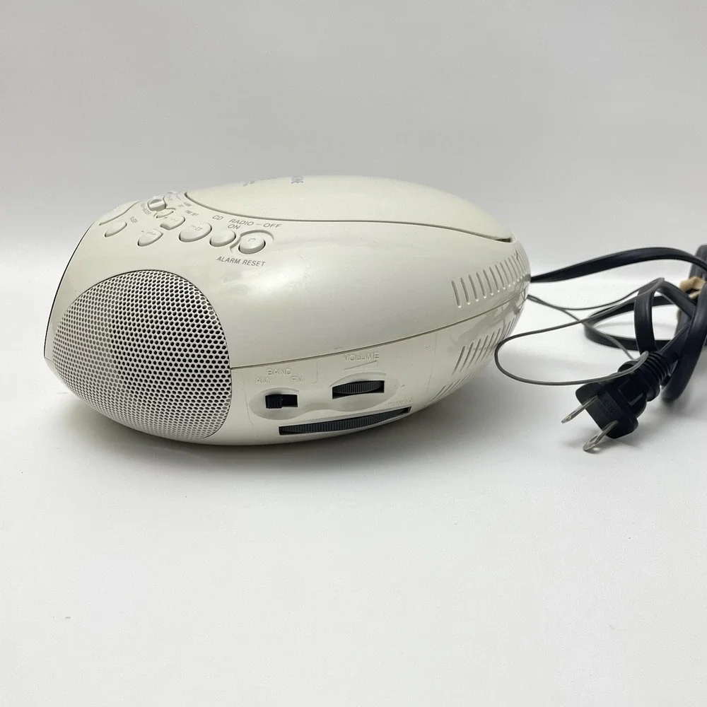 Sony White Dream Machine CD Radio Clock FOR PARTS. CD PLAYER DOES NOT WORK.